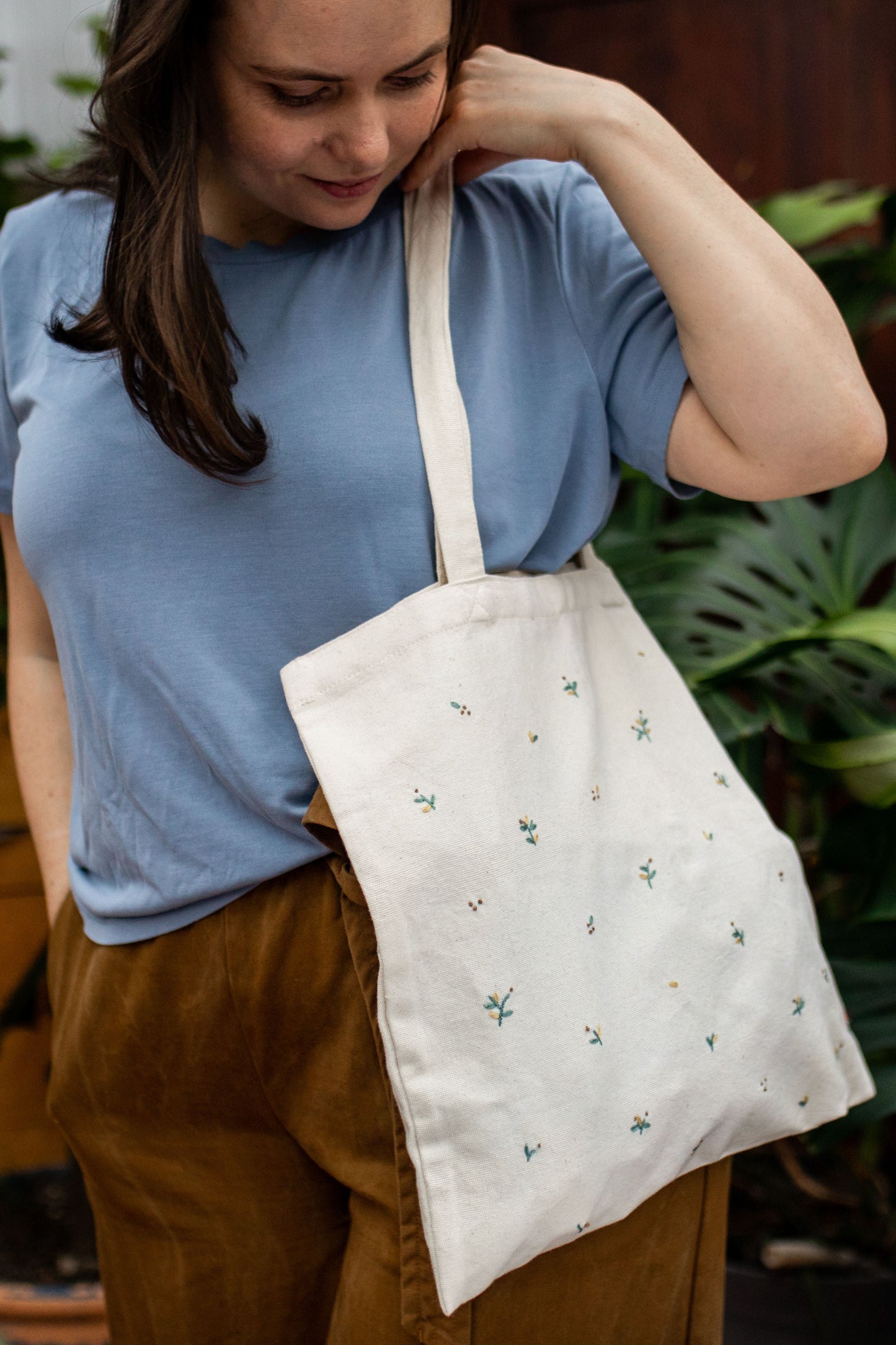 Others Tote with Flower Embroidery